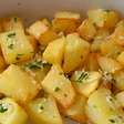 Batata sauté fácil de fazer para você servir como acompanhamento do seu almoço ou jantar