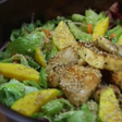 Salada Oriental com frango e manga