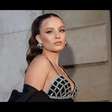 Larissa Manoela brilha em desfile em Paris e web alfineta: 'Talvez seus pais não estejam orgulhosos'