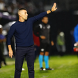 Caixinha celebra vitória, mas pede pés no chão: 'A tabela não nos diz nada'