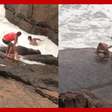 Turistas são arrastados por ondas e precisam ser resgatados por salva-vidas no RJ
