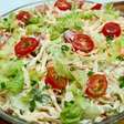 Salada cremosa de repolho super versátil: vai bem no almoço do dia a dia e também no jantar especial