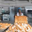 Vó Tutu distribui uma fornada diária de 2 000 pãezinhos na Brasilândia