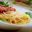 Macarrão ao molho de tomate | Macarrão simples com molho de tomate pronto