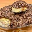 Mousse de maracujá gostoso trufado com bastante chocolate em cima fica maravilhoso