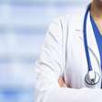 Médicos são os profissionais mais bem pagos do país, professores os menos