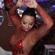 De macacão ousado, Viviane Araujo atualiza resultado da lipo e exibe corpo em pré-carnaval 2024 no Salgueiro