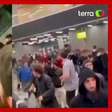 Multidão invade aeroporto na Rússia para protestar contra voo vindo de Israel