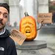 Homem ganha até R$ 25 mil esculpindo abóbora de Halloween; veja fotos