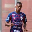 Lateral do Vila Nova vê vitória no clássico como essencial para motivação do time contra o Vitória: "Era o combustível que faltava"