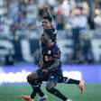 Red Bull Bragantino vence o Corinthians e cola nos líderes do Brasileirão