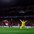 Arsenal vence Sevilla e encaminha vaga para as oitavas da Champions