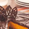 Bolo de cenoura com calda de brigadeiro