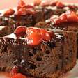 Bolo de chocolate com calda quente