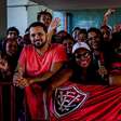Torcida do Vitória fica 'nas nuvens', comemora em mais um aeronêgo e vê o Leão se tornar "o rei do acesso"