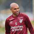 Athletico e Fernandinho acertam renovação de contrato; confira