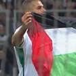 Slimani marca em vitória da Argélia e comemora com bandeira da Palestina; assista