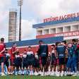 Torcedores do Fortaleza vão ao Pici cobrar jogadores em treino antes de duelo contra Botafogo