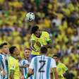 Em clássico marcado por confusão, Brasil perde para Argentina no Maracanã