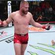 Com pressa para disputar cinturão, Blachowicz faz promessa a rival em próxima luta no UFC