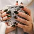 Unhas pretas: o que a cor do esmalte realmente significa