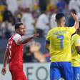 Cristiano Ronaldo alerta árbitro sobre pênalti não sofrido, e Al-Nassr fica só no empate com Persepolis pela Champions Asiática