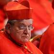 A decisão 'sem precedentes' do papa Francisco de expulsar cardeal de residência no Vaticano