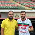 Visando o Carioca 2024, Portuguesa-RJ acerta a contratação de volante que estava no futebol arabe