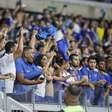 Jogador do Cruzeiro discute com torcedores e faz publicação reclamando na web; veja detalhes