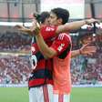 Filipe Luís e Rodrigo Caio são ovacionados e se emocionam com homenagens em "adeus" no Maracanã
