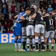 Vasco enfrenta o Grêmio neste domingo em partida decisiva para os clubes