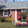 Papai Noel inflável leva tiro e frustra família que decorou a casa para o Natal