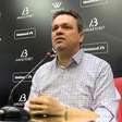 Nada feito! Presidente do Atlético-GO nega conversas e interesse pela contratação de zagueiro do Goiás