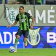 Everaldo não se apresenta para jogo do América e publica foto em viagem de férias