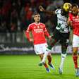 Benfica tropeça no Farense e perde chance de assumir liderança do Português