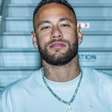Neymar surge chorando e pega fãs de surpresa