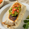 Burrito vegano recheado com banana da terra