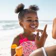 13 opções de protetor solar infantil para as crianças curtirem o calor