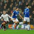 Manchester City vence Everton de virada e dorme entre os quatro primeiros no Inglês