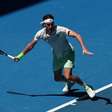 Tsitsipas vira sobre belga e avança no Australian Open