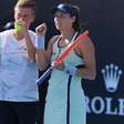 Luisa Stefani vence batalha nas duplas e vai às oitavas no Australian Open