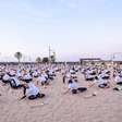 Funcionários da Emirates entram no Livro dos Recordes fazendo ioga