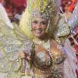 Rainha da Dragões da Real usa colete de 14kg para se acostumar com fantasia de carnaval