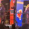 Daniela Mercury se irrita com folião durante show no carnaval de Salvador: 'Vá se lascar'