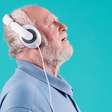 Entenda como a música pode ajudar idosos com demência