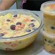 Salada de frutas bem cremosa que dá para guardar por vários dias