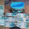 Homem encontra R$ 60 mil em pote de sorvete ao limpar jardim de casa recém-comprada
