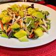 Salada "california" com kani e inspiração oriental: completa