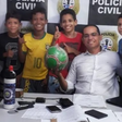 Meninos procuram delegacia após vizinha tomar bola, no Maranhão