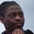 Adolescente negro é suspenso de escola por usar tranças no cabelo nos EUA após aprovação de juiz
